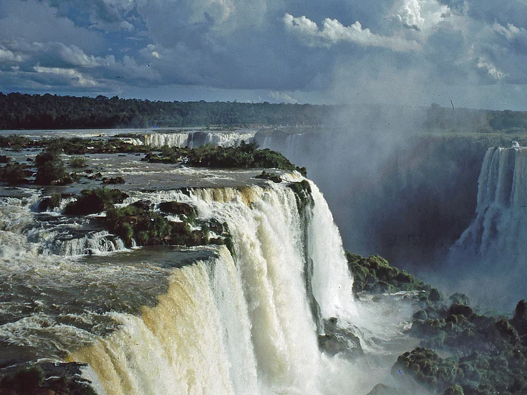 Argentinien Iguazu Wasserfälle nah