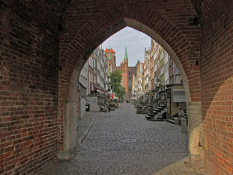 Danzig Frauentor Blick in Frauengasse