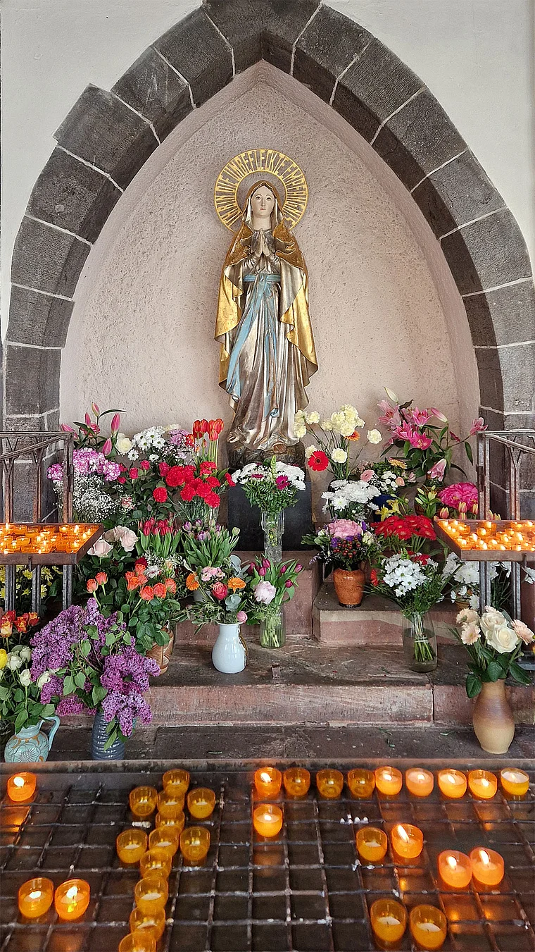 Frankfurt Liebfrauenkirche Lourdes Grotte