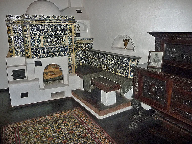 Rumänien Dracula Schloss Wohnraum Kachelofen