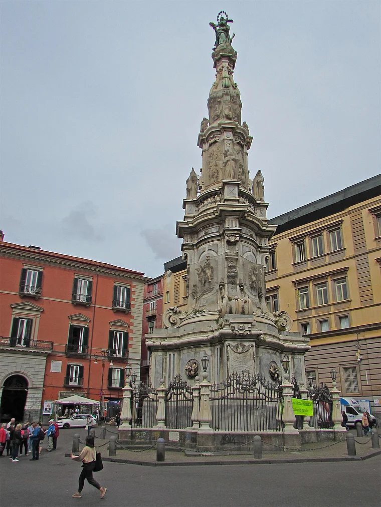 Neapel Piazza des Gesu Nuovo Obelisk
