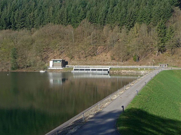 Hunsrück Riveris Talsperre Staumauer