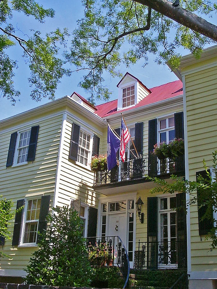 South Carolina Charleston gelbes Gebäude