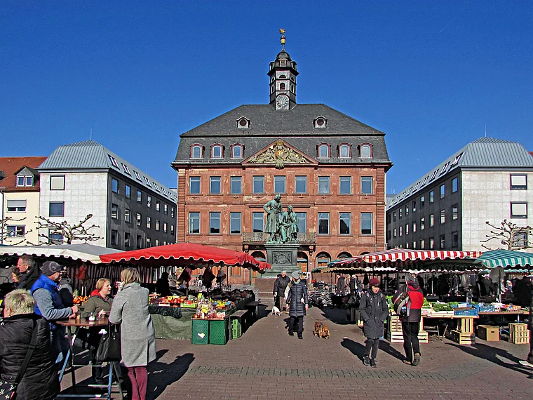 Hanau Marktplatz und Rathaus