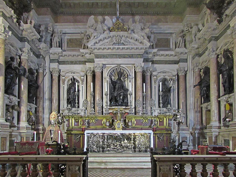 Neapel Santa Maria Assunta Hauptaltar