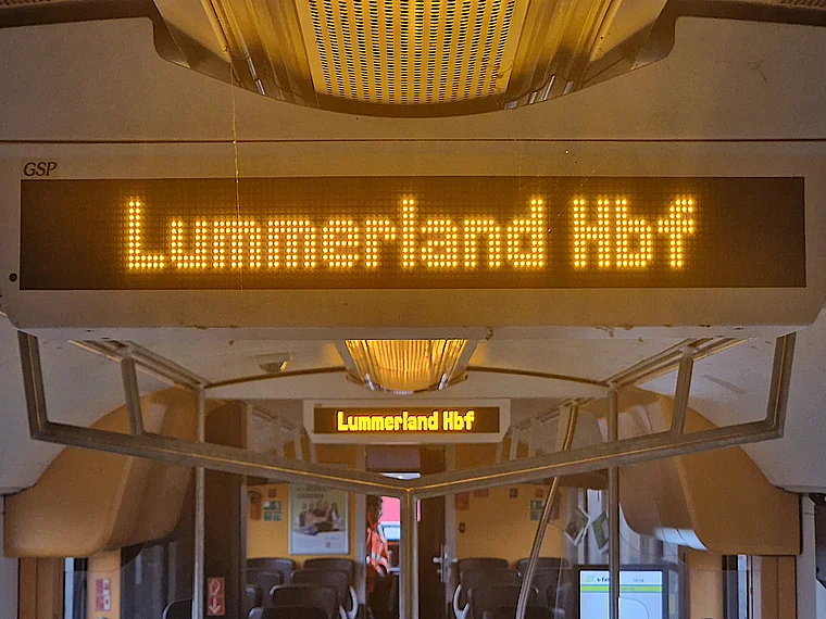 Vlexx Zug innen Zielanzeige Lummerland