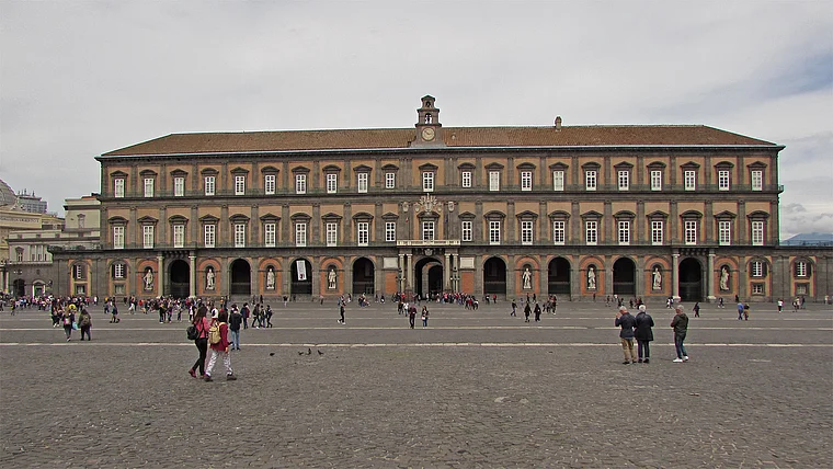 Neapel Königspalast außen