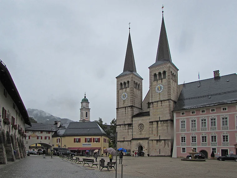 Berchtesgaden Schlossplatz Stiftskirche
