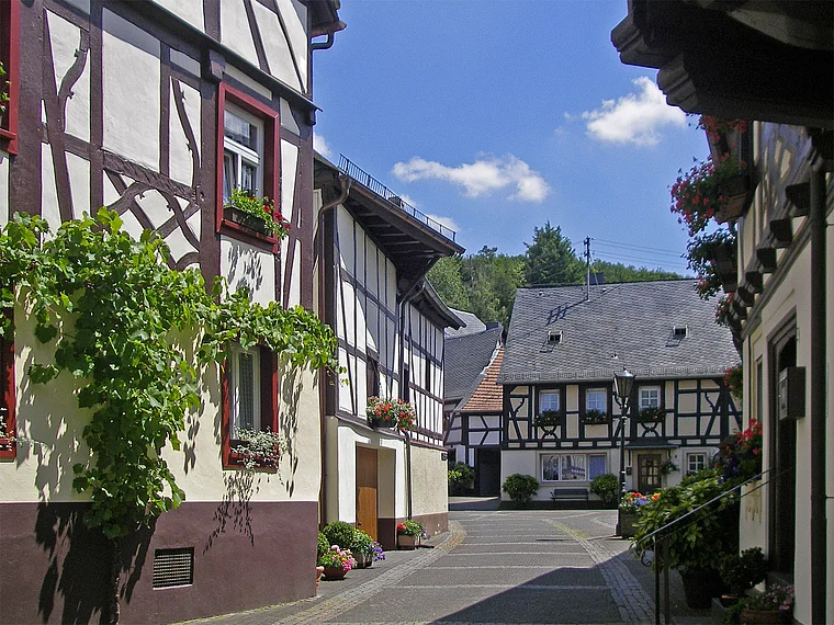 Hunsrück Herrstein Gasse mit Fachwerkhäusern