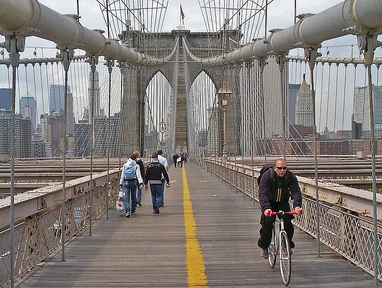 New York Brooklyn Bridge Fußgänger und Radfahrer