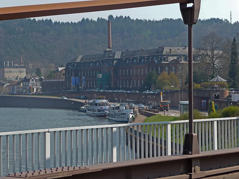 Saarland Mettlach Villeroy & Boch von der Saarbrücke
