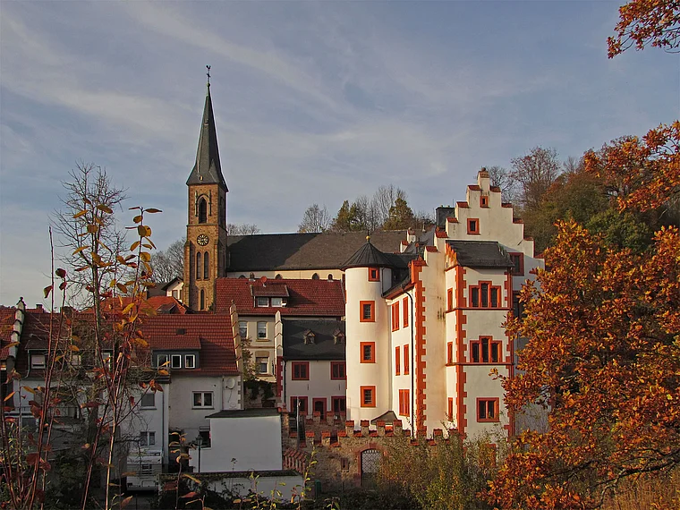 Bad Soden-Salmünster Laurentiuskirche und Huttenschloss