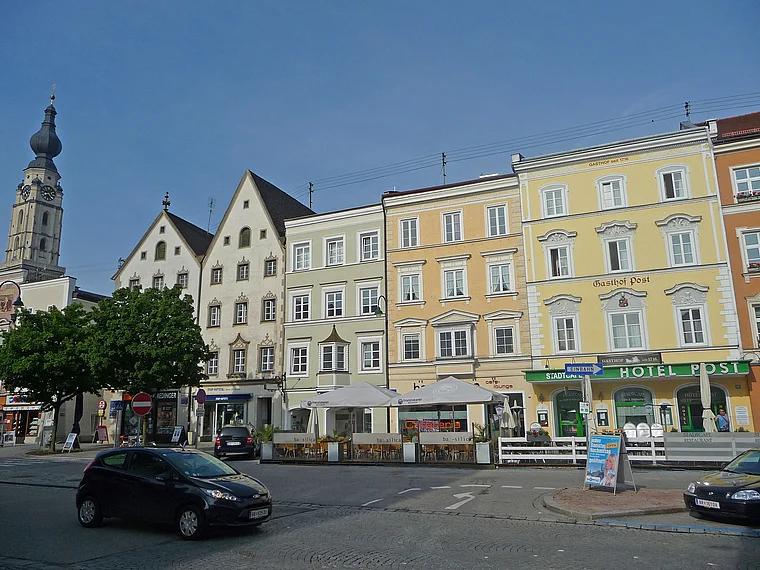 Braunau Stadtplatz Westseite