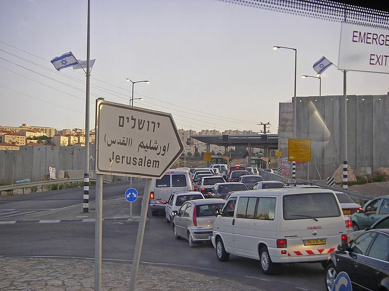 Israel Grenze Kontrollstelle Autoschlange