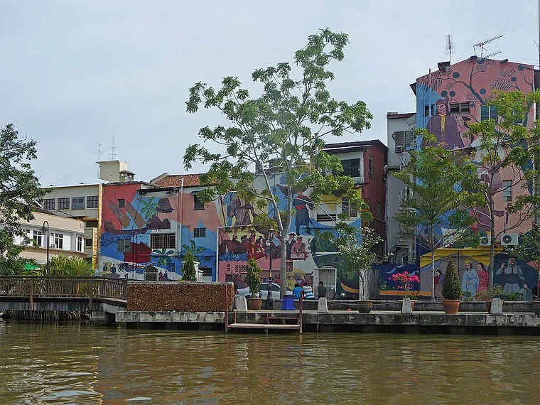 Melaka River Bootsfahrt bunte Fassaden