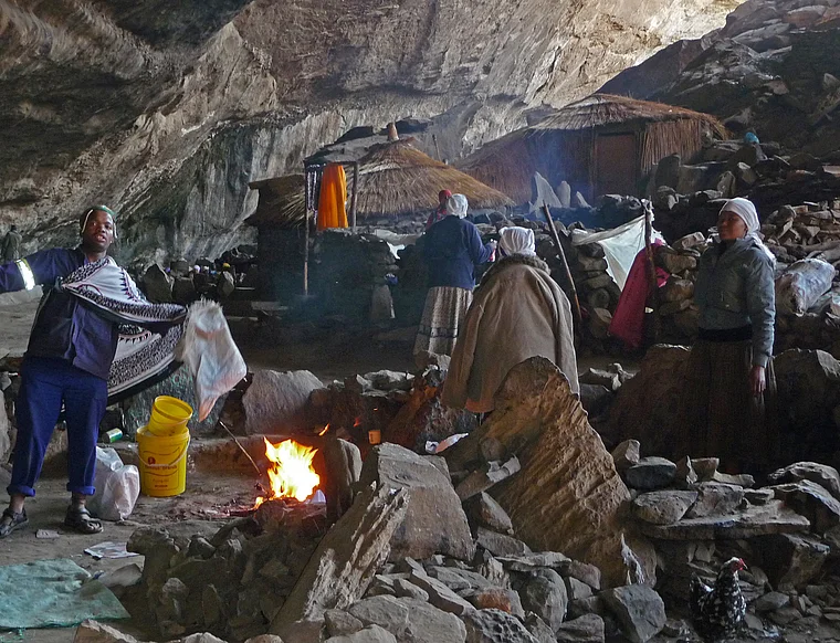 Clarens Südafrika Motouleng Höhle Frauen