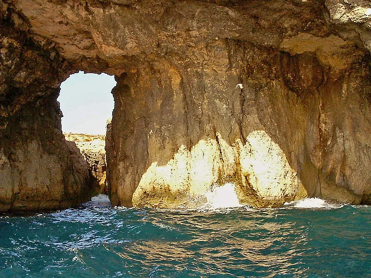 Malta Cominotto Felshöhle