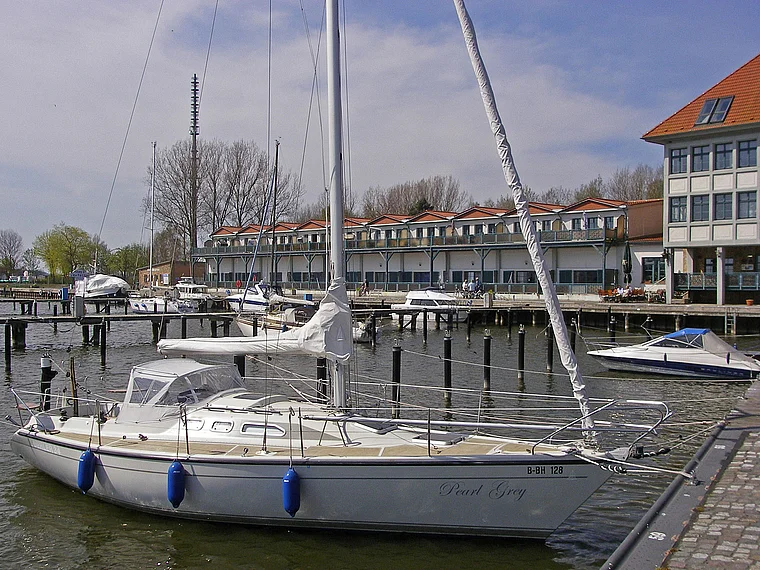 Usedom Karlshagen Yachthafen Segelboot Pearl Grey