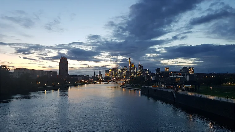 Frankfurt Deutschherrnbrücke Skyline Abend