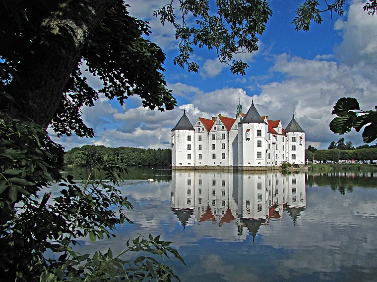 Glücksburg Schloss von fern