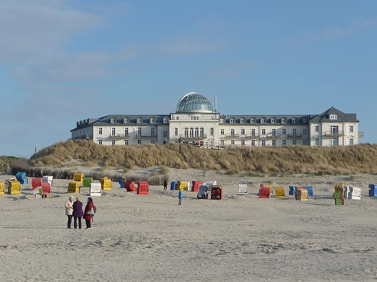 Juist Strandhotel Kurhaus vom Strand