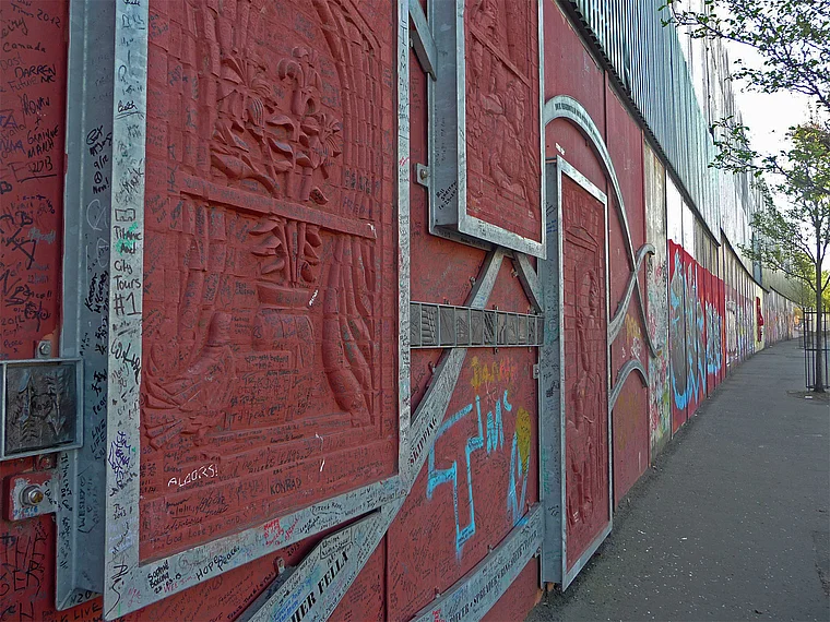 Belfast Peace Wall nah