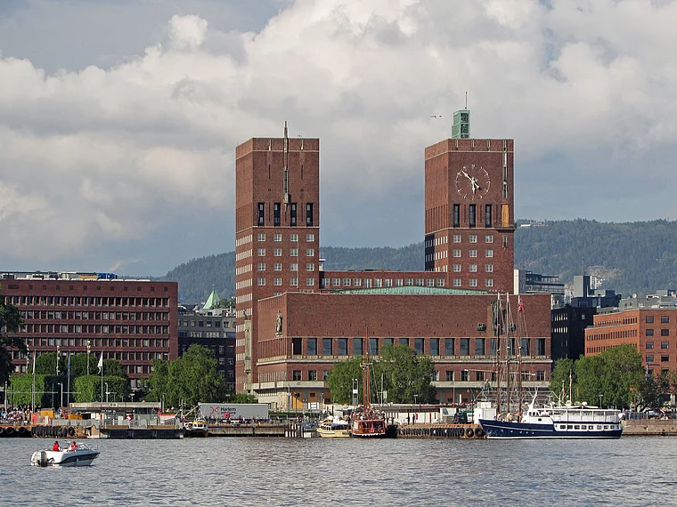 Oslo Rathaus von fern
