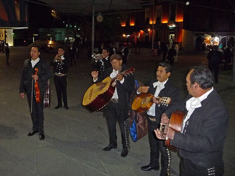 Mexico City Plaza Garibaldi Mariachi Musikanten Totale