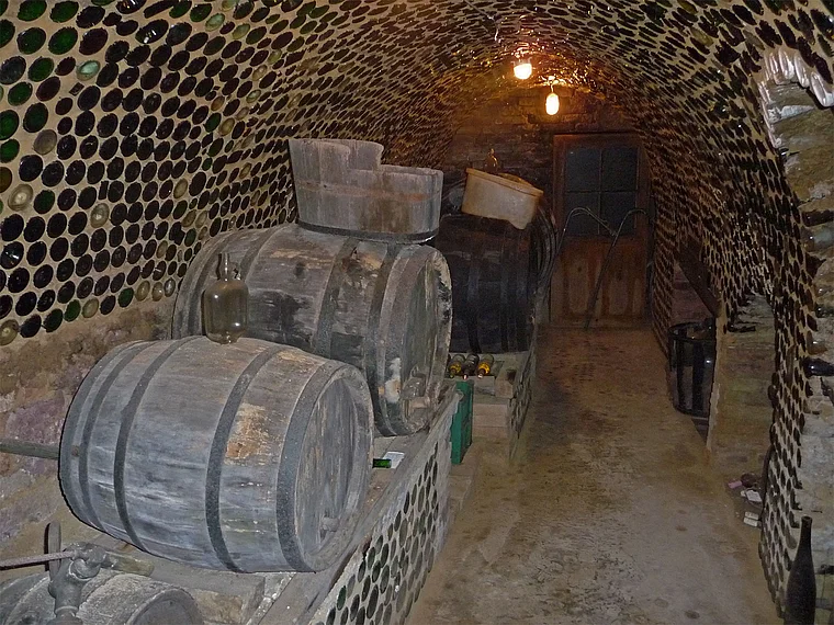 Weinviertel Großriedenthal historischer Weinkeller Fässer