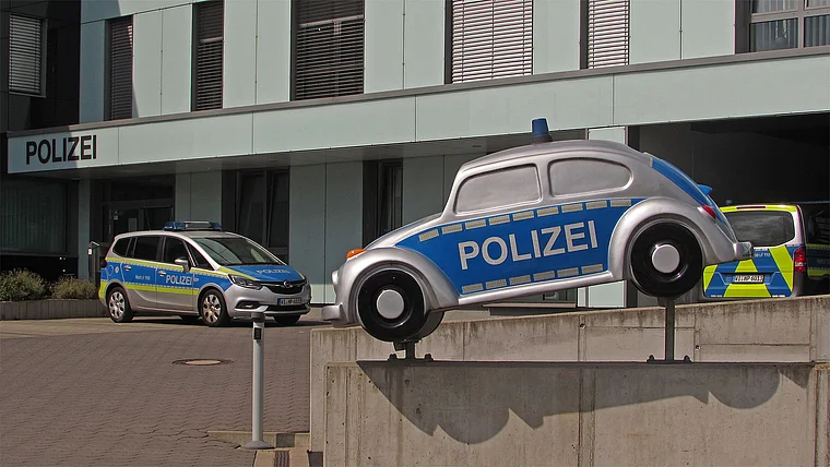 Baunatal Käfer-Skulptur Polizei
