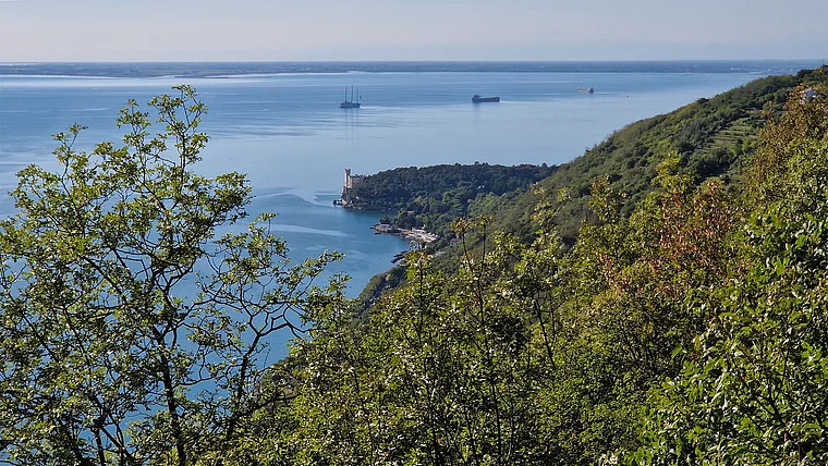 Triest Strada napoleonica Blick auf Miramare