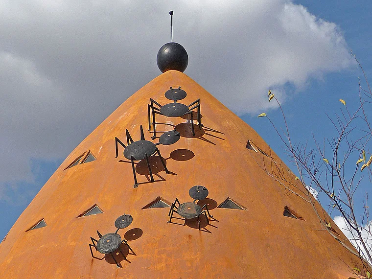 Südafrika Autobahnraststätte mit Kunst am Bau