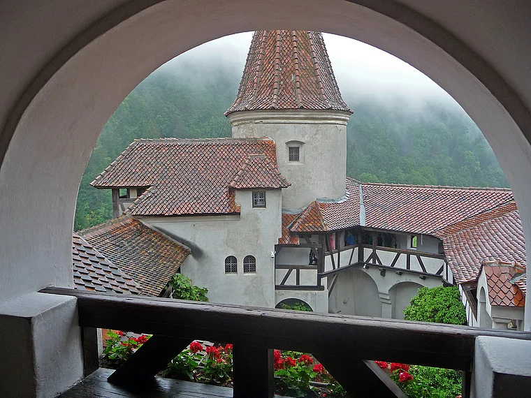 Rumänien Dracula Schloss Blick zum Innenhof