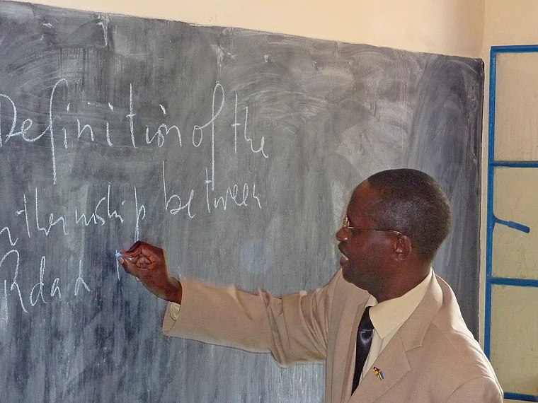 Ruanda CentreCentre Scolaire Ntura Protestant Minister an Schultafel