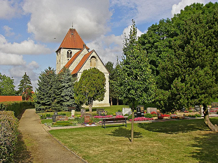 Elm Ampleben Kirche außen