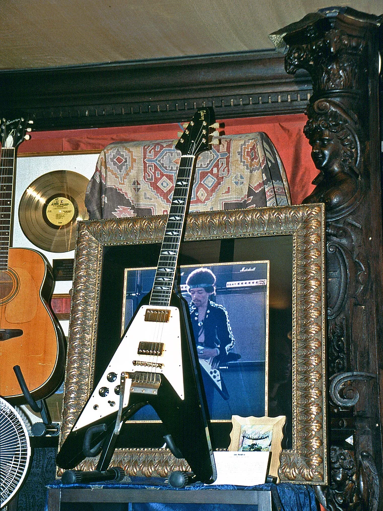 Hard Rock Cafe Vault Flying V