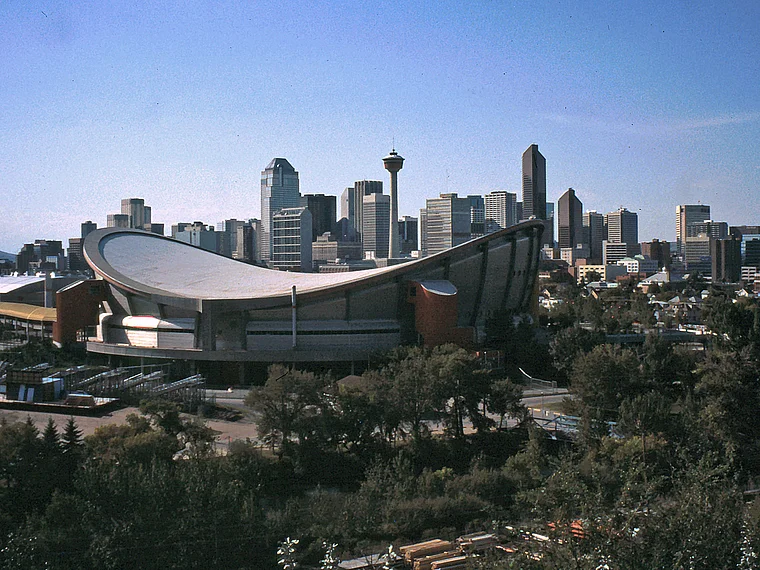 Calgary Saddledome vor Skyline