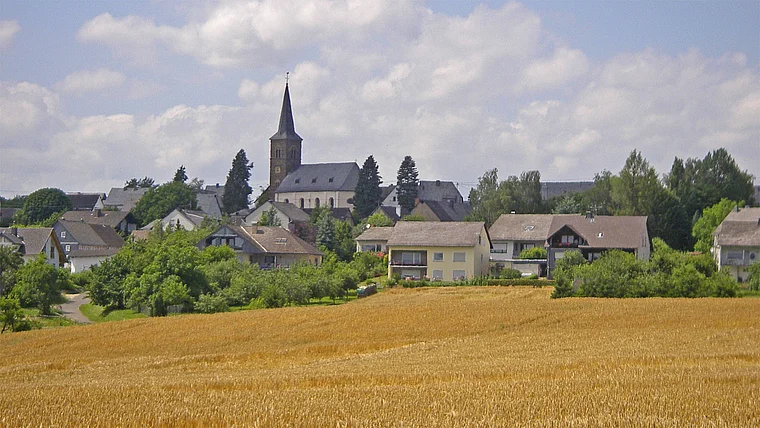 Hunsrück Morshausen Totale mit Weizenfeld