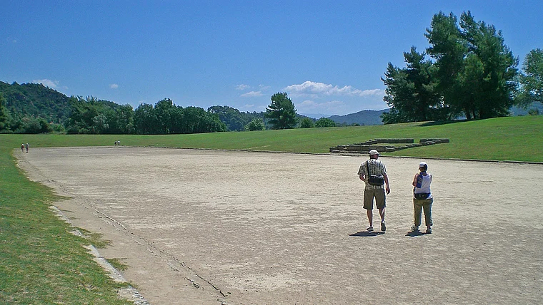 Peloponnes Olympia Stadion mit Touristen