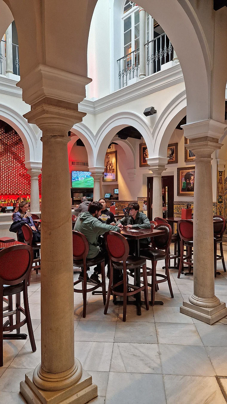 Hard Rock Cafe Sevilla Innenhof