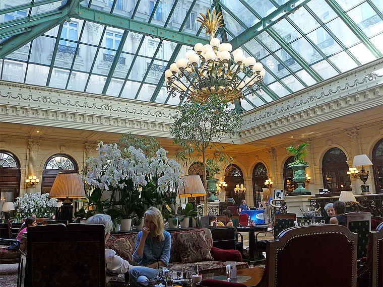 Paris Cafe de la Paix innen
