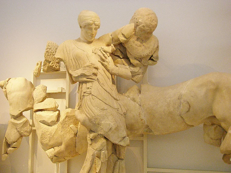 Peloponnes Olympia Museum Lapithen gegen Zentauren