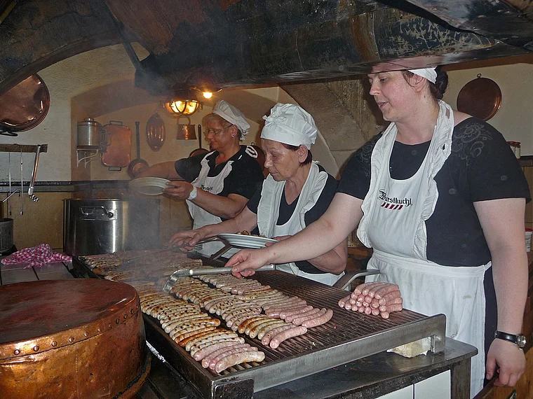 Regensburg Wurstkuchl Küche innen