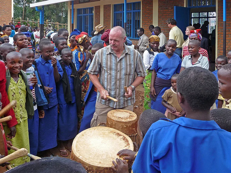 Ruanda Centre Scolaire Ntura Protestant Einweihung Schule Trommler