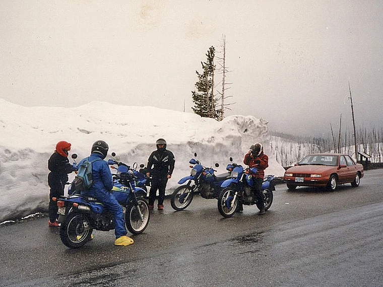 Yellowstone Motorradfahrer im Schnee