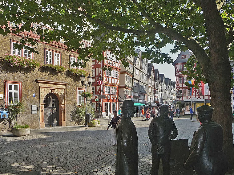 Herborn Hauptstraße Statuen
