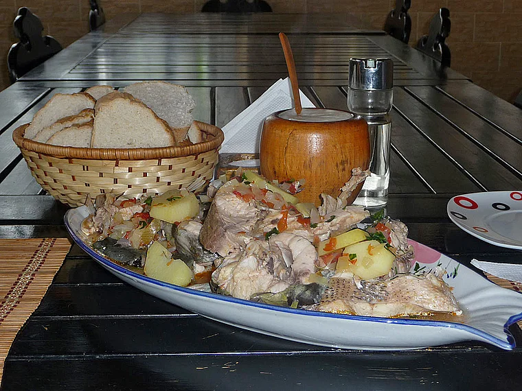 Rumänien Donaukarpfen auf Teller