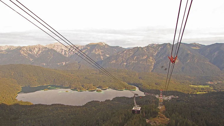 Grainau Blick aus Seilbahn auf Eibsee