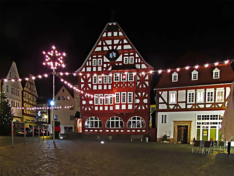 Kirchhain Marktplatz und Rathaus Advent