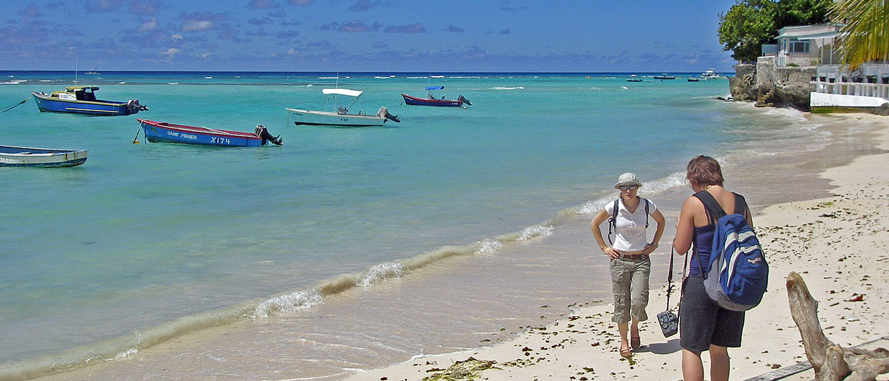 Barbados St. Lawrence Gap Strand mit Touristinnen